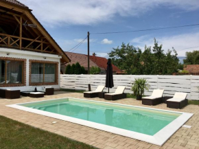 Villa Maximilian, Balatonkeresztur
